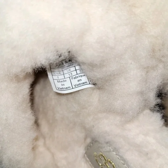 UGG Cozy Gray and Cream Slippers with Sheepskin Lining - Picture 3 of 5